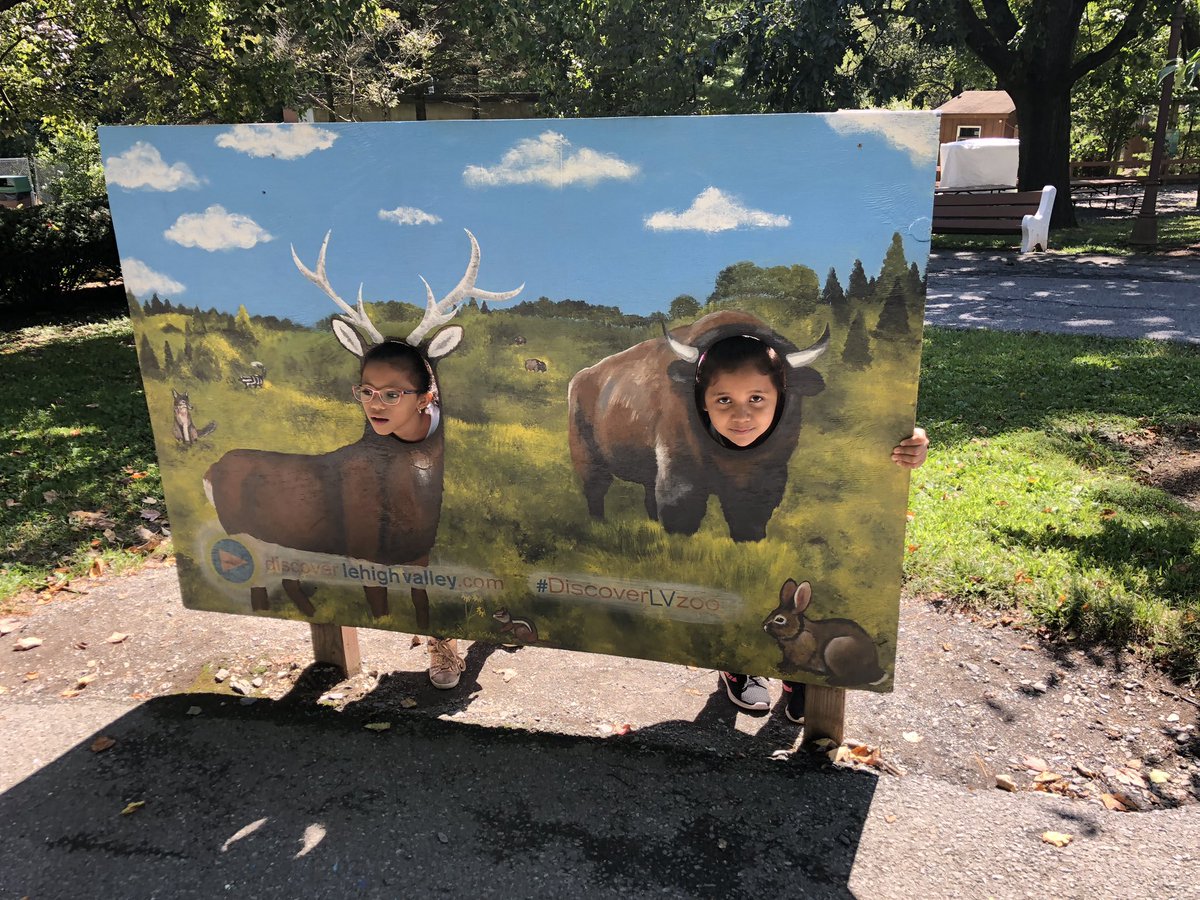 MissYoubergFRSD's tweet photo. We had an AMAZING time today @LVZoo !!! @mcookfrsd @rlosanno  @desmaresschool @FlemRarSchools  #jumpstart2019 https://t.co/C4GldTk5yd
