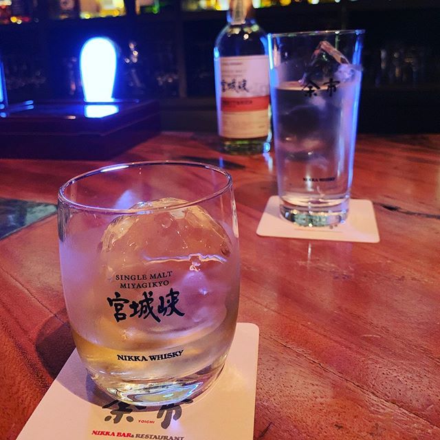 akashic2525's tweet photo. 〆の一杯、久しぶりに余市へ。
よく一緒に来てた人が帰任になってから来てなかったので、ほんと久しぶりだわ。
#bangkok #thailand #youchi #バンコク #タイ #余市 https://t.co/RbjrjnKK2U https://t.co/XYEGCx0Ws0