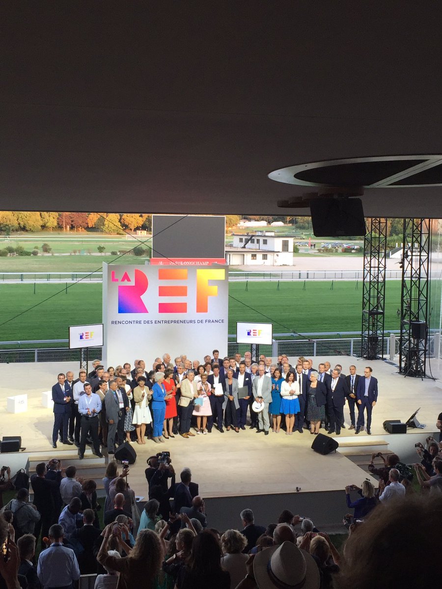 #REF19 une centaine d entreprise prennent des engagements précis pour le climat : elles investiront 100 milliards d ici 2025 ! Une formidable et indispensable mobisation. N opposons pas le développement économique et la préservation écologique.