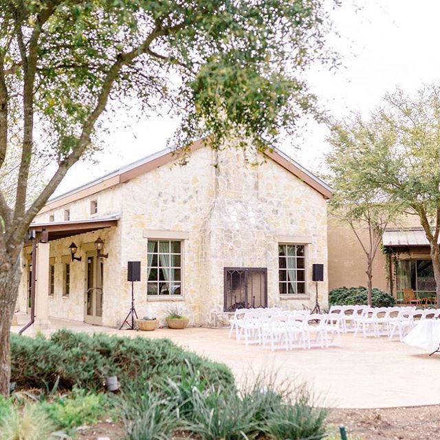 UptownEventTrvl's tweet photo. We LOVE intimate weddings! Christie & Dan had 15 close family members attend their wedding and had the sweetest day with their loved ones. Bigger isn’t always better 💙 #weddinginspiration #austinwedding #atxwedding #austinweddingplanner #austinweddingcoordinator #texasweddi… https://t.co/Ta1TXkvGON