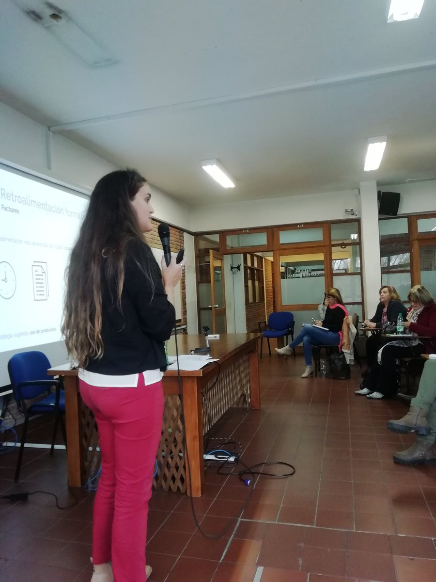 urupiuxi's tweet photo. @ana_perezespagn abordando la retroalimentación formativa con los centros de formación docente. Una etapa clave del proceso para mejorar nuestras prácticas. #ENLACECFE @sflecchia https://t.co/G4ZeMYSAoF