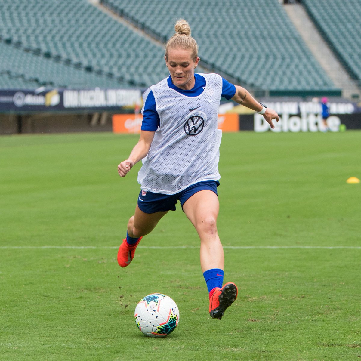 USWNT's tweet photo. THE Champs 🇺🇸
Back to work tonight at The Linc.

#OneNationOneTeam https://t.co/YYh6fS8aVN