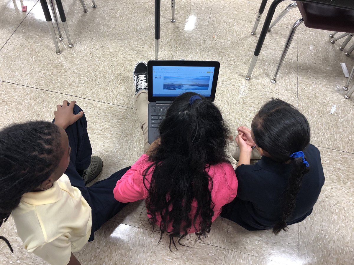 stacey_hampton's tweet photo. 5th grade Ss doing their water cycle final project. Using what Mrs. Hampton learned at the science RC day. #wedosciencewell #wsfcsscience https://t.co/3PBwPJyual