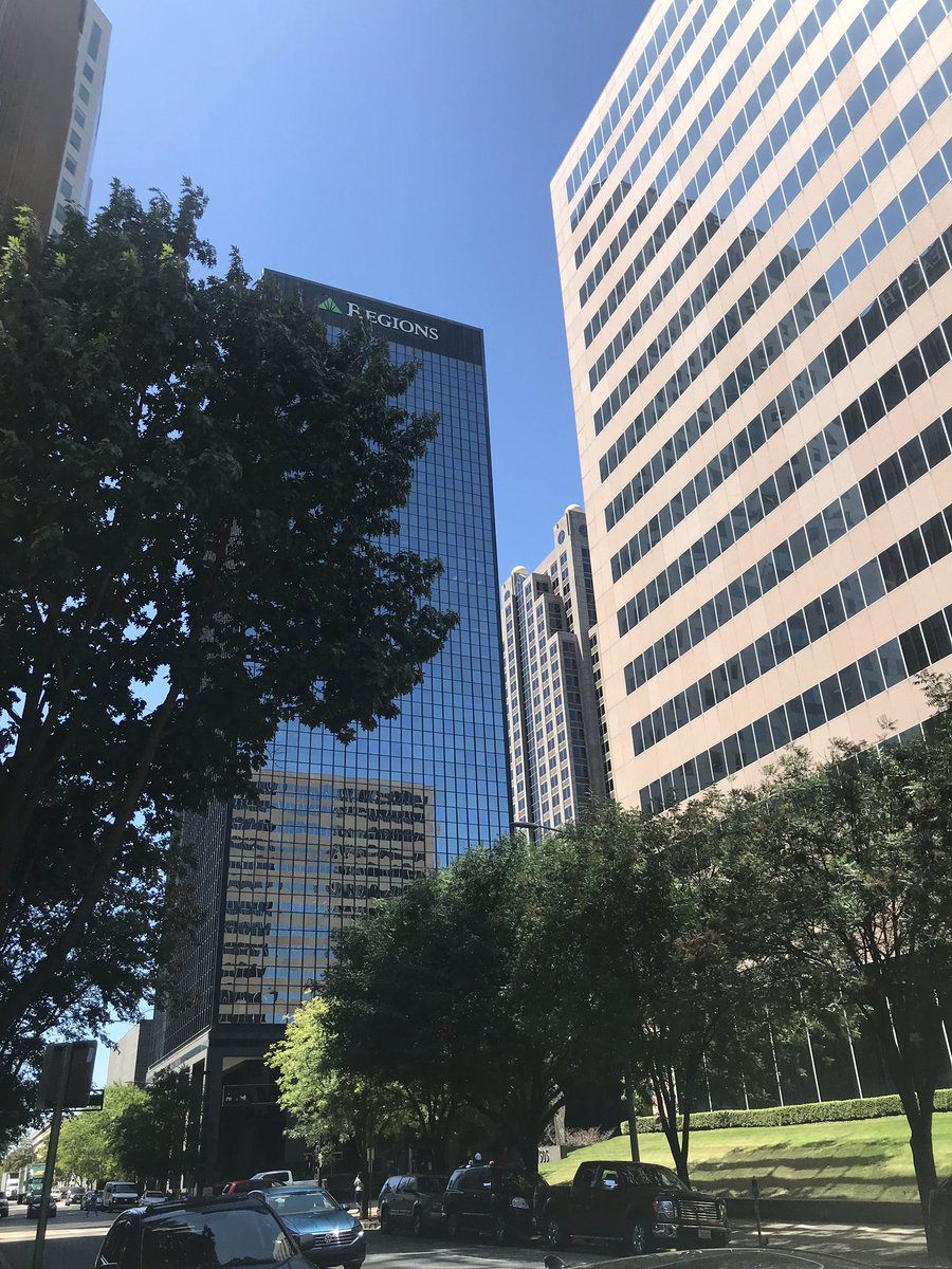 Hermoso día en la ciudad de Birmingham, AL. ☀️😎
.
.
.
.
.
#alwx #birmingham #meteoróloga #sunny #soleado #beautifulday #cityofbirmingham