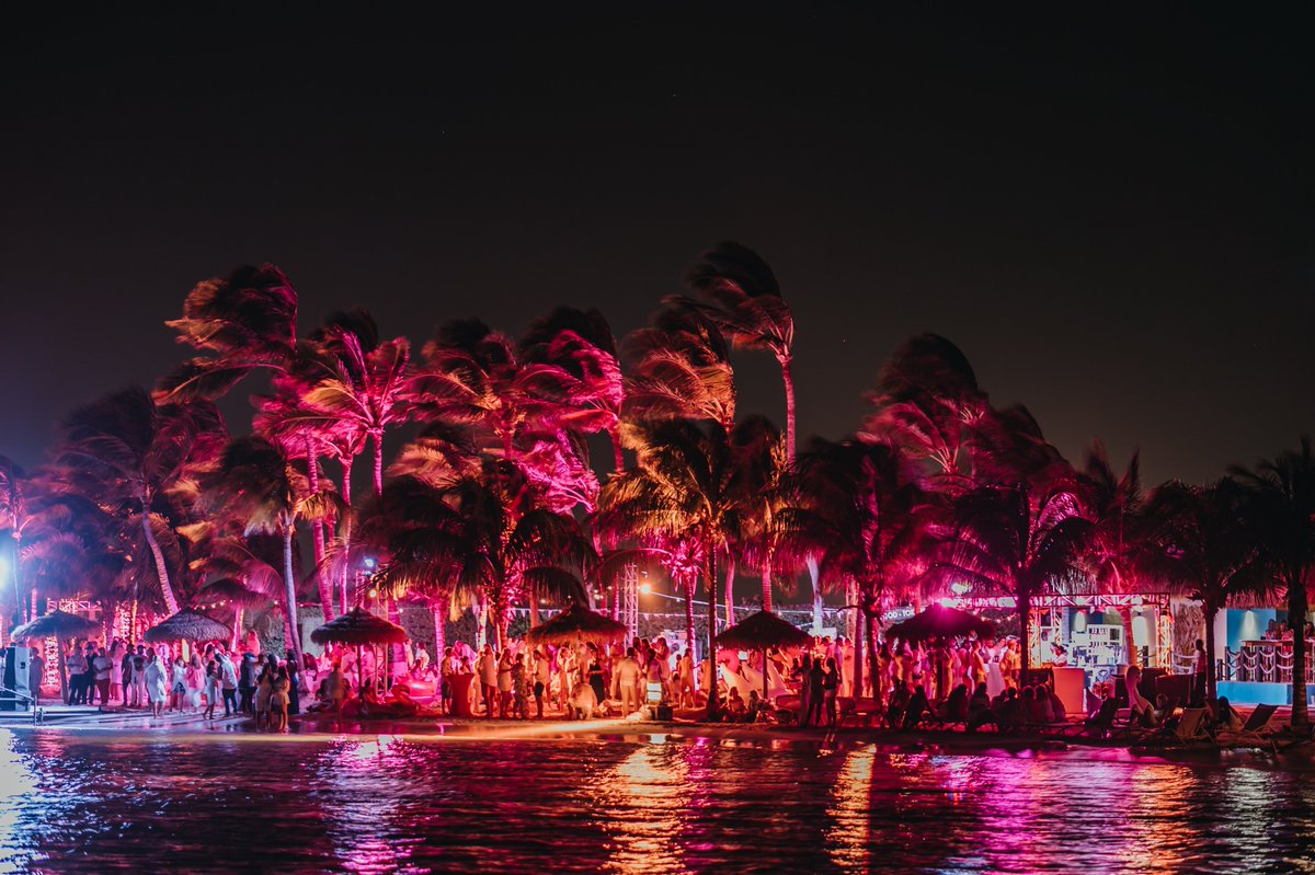 RenAruba's tweet photo. It was a neon kind of a night! A #ThrowBackThursday to our Rosé All Day event on Renaissance Island. #RenAruba #Aruba #MixThisWay #RenHotels #RenEvenings #Rosé https://t.co/KclsEOkE1E