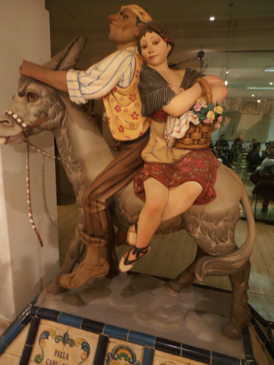 refregit's tweet photo. Refregit nivell or amb fulles de llorer🏆➡️
1) No canvies senda vella per novella 👨🏻‍🎨Julià Puche  Espartero-Ramon y Cajal Indult #Falles1981 #València "viu" al @museufallervlc 
2) Renaix a Camí Nou d'Alzira👨🏻‍🎨Julio Monterrubio Indult #Falles1989 #Alzira #Falles #Refregits #Història https://t.co/NOjb7UB6UT