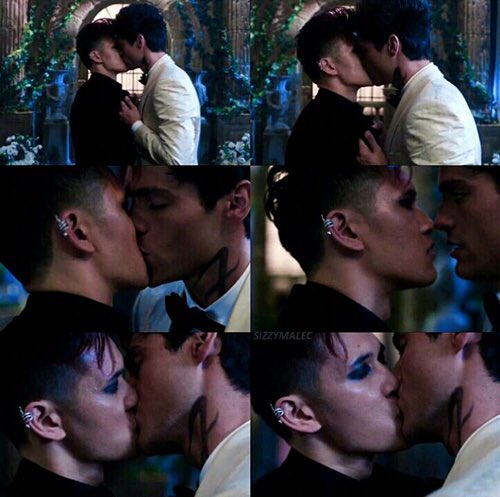 Haley08961154's tweet photo. MALEC!!!!! โฅ๏ธโฅ๏ธ #Malecislife https://t.co/7Kgqd841Ci