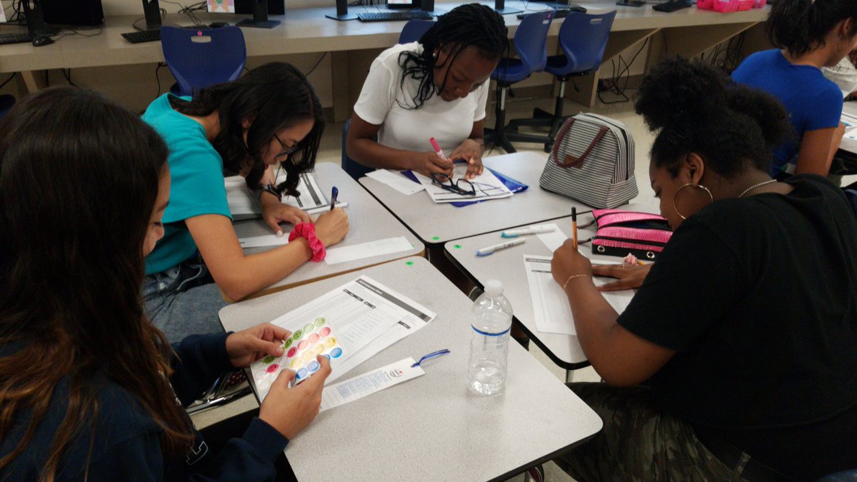 MsAllenTechTea1's tweet photo. Here's #whatsgoingoninnona in Ms. Allen's AP CS class. Focus on Literacy and Reading using Text #annotations. Ended the excercise with a journal entry on IP Addresses. #FutureLeadersInTraining #ocpsdplc #ilovecs https://t.co/pVGuWVEGE5 https://t.co/kE9lvpyDro