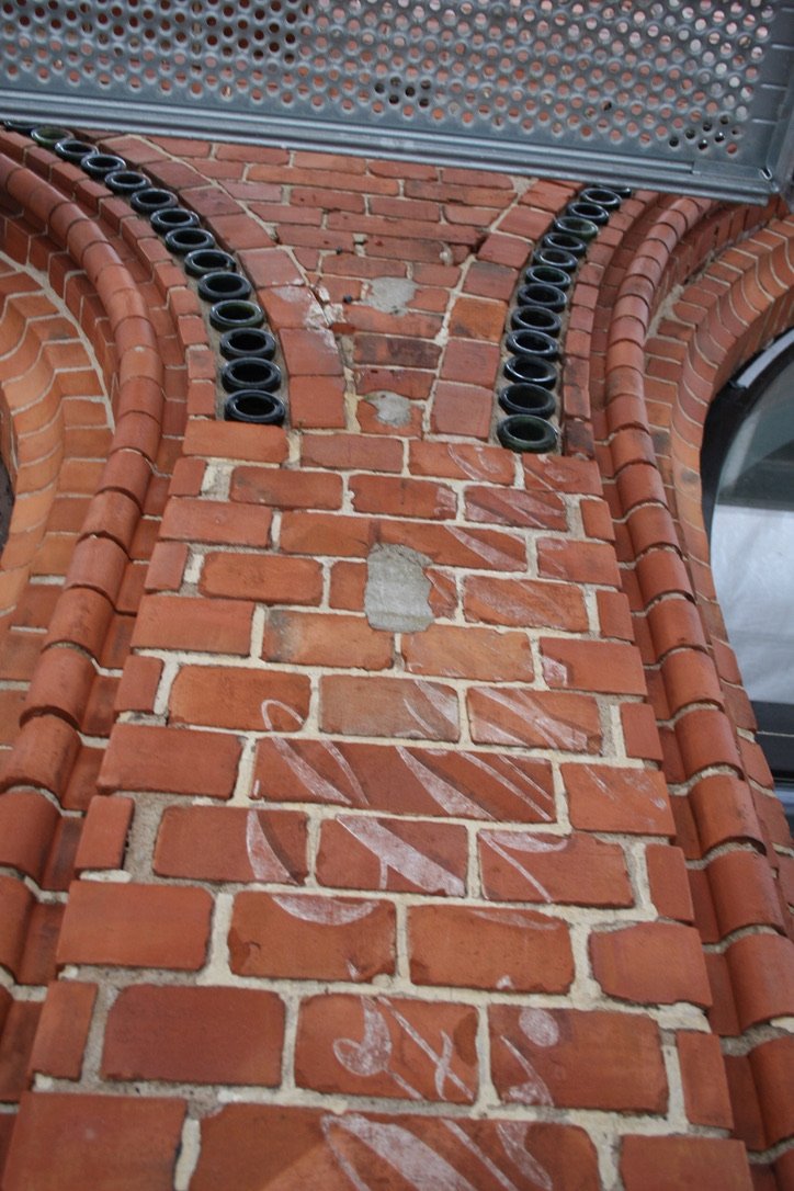GhostSignsRiga's tweet photo. Matīsa iela 21, Riga. Vīna pagrabs un tirgotava
#Riga #RigaGhostSigns #GhostSigns #TypeInRiga #RēguZīmes #script #lettering #brushlettering #MatīsaIela
https://t.co/Yp6onzOeyx https://t.co/e1N3sYgzGc