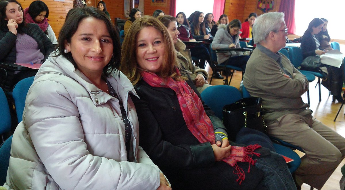 SaludChiloe's tweet photo. MATRONAS Y MATRONES SE REÚNEN EN CASTRO EN JORNADA DE ACTUALIZACIÓN #ChileEnMarcha @ministeriosalud @pdazan @Matronaschiloe @arturozunigaj https://t.co/6LXmXKExXf https://t.co/4vQUyJrtvq