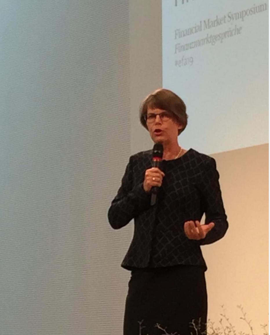 FreibankerSinn's tweet photo. "Wir haben unsere Kunden in den Mittelpunkt gestellt: Alle vom Vorstand bis zum Empfang hatten Kundenzufriedenheit in Ihren MBO's." Christiane Decker at @forumalpbach bei unserem Panel "Banken in Transformation". #efa2019 #futureofbanking #bankingthatmatters #transformations https://t.co/7wl0Phd39u