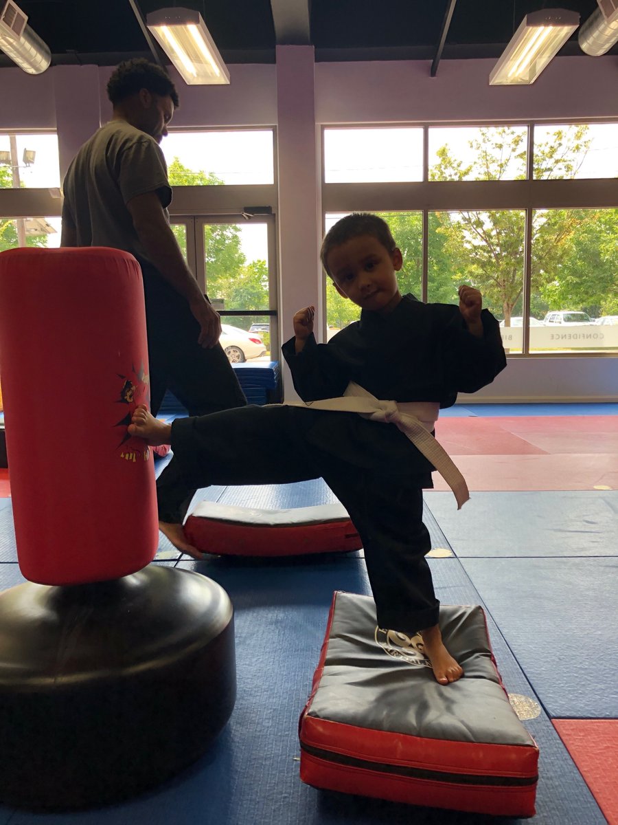 HandsofLifeMA's tweet image. Repetition builds foundation!

#HandsofLifeMartialArts #HOL #LeadByExample #TheConfidenceBuilders #MakingYouBetterAtLife #discipline #getridoffear #beconfident