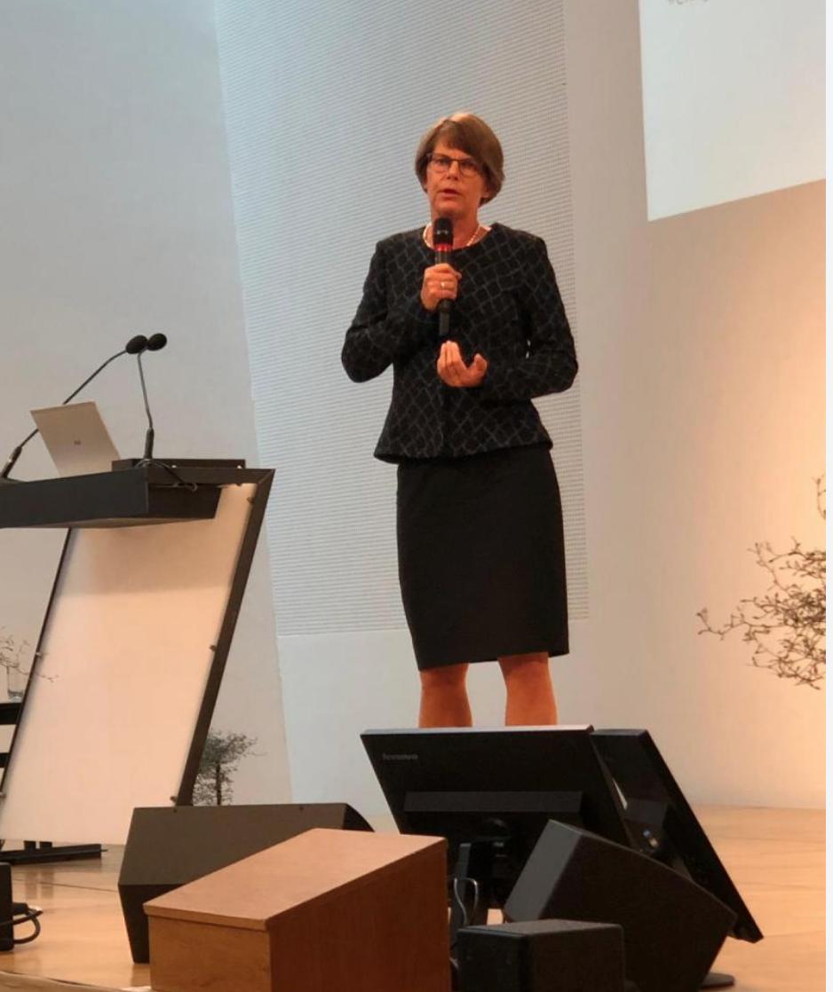 FreibankerSinn's tweet photo. "Wir haben den Gestaltungsfreiraum in der gesamten Organisation erweitert: Das bedeutet auch alle Mitarbeiter dürfen und müssen mehr Verantwortung übernehmen!" Christiane Decker @TeamBank bei unserem Panel "Banken in Transformation" @forumalpbach . #efa2019 #futureofbanking https://t.co/qHK7Dsx6Zx