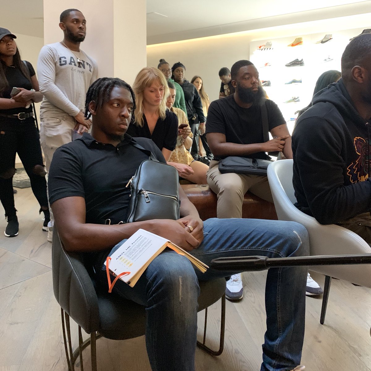 KeakieMusic's tweet image. Introducing @KeakieMusic x @MixtapeMadness for #MMtalks recording the first live podcast show discussing Music &amp;amp; Technology in the industry in front of a live audience. Including guest speakers @AustinDarbo &amp;amp; @ruby__ema dropping gems of wisdom, take notes! 📝🗣🗣