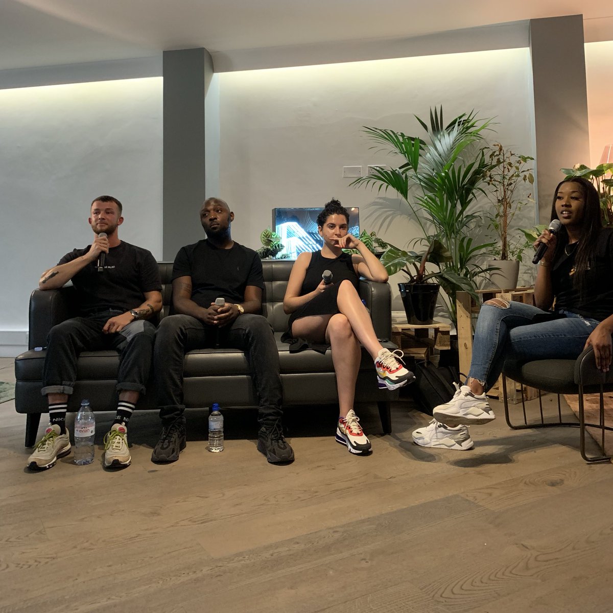 KeakieMusic's tweet image. Introducing @KeakieMusic x @MixtapeMadness for #MMtalks recording the first live podcast show discussing Music &amp;amp; Technology in the industry in front of a live audience. Including guest speakers @AustinDarbo &amp;amp; @ruby__ema dropping gems of wisdom, take notes! 📝🗣🗣