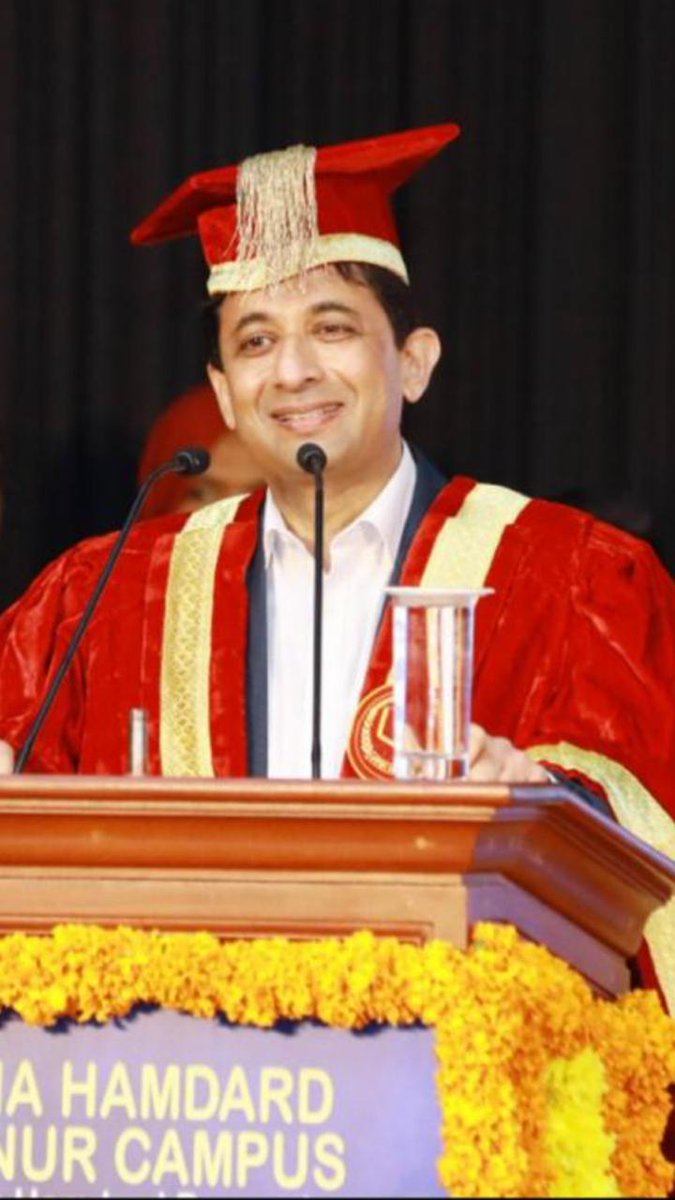 earayees's tweet photo. Addressing as Guest of Honor at the First Convocation Ceremony of Jamia Hamdard Kannur Campus.

#JamiaHamdard #Kannur https://t.co/Vp62hir1nW