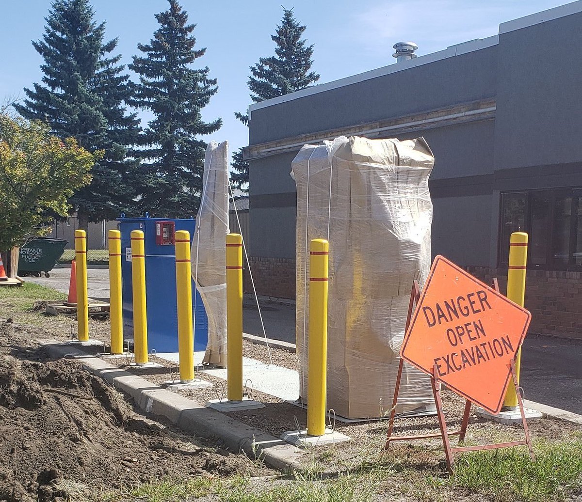 ClaresholmTown's tweet photo. Work has begun on the electric vehicle charging stations here in Claresholm! #peakstoprairies #electric https://t.co/e53spuRISi