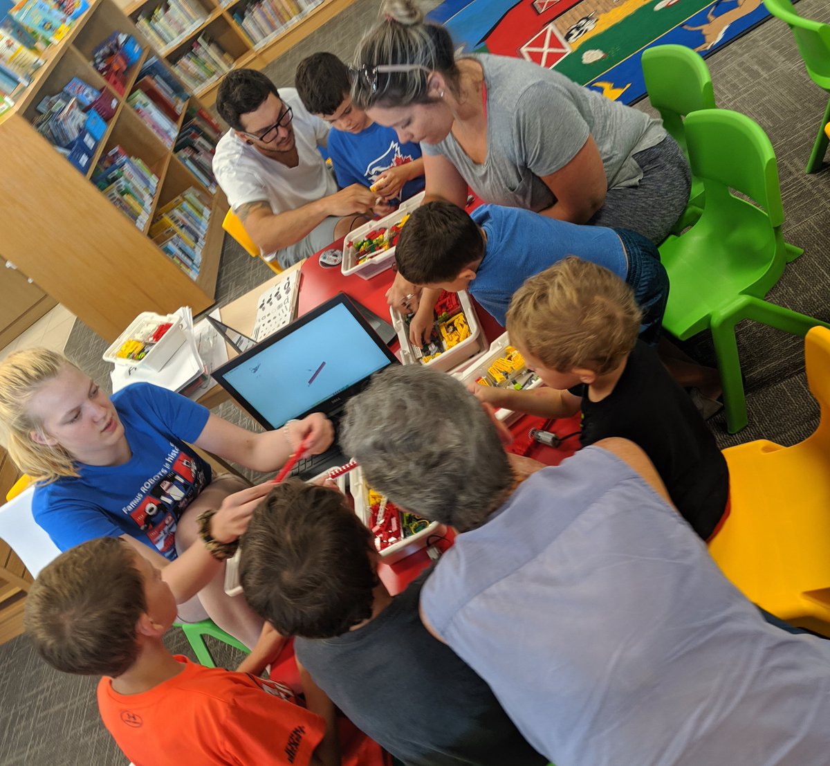 4525robotics's tweet image. More than #rhubarb --- there&apos;s #robots today in Shedden as the #RuralRobotics Roadtrip continues! @ElginCounty @LibrElginCounty @CANFIRST #equalaccess #robots4all #rurallife