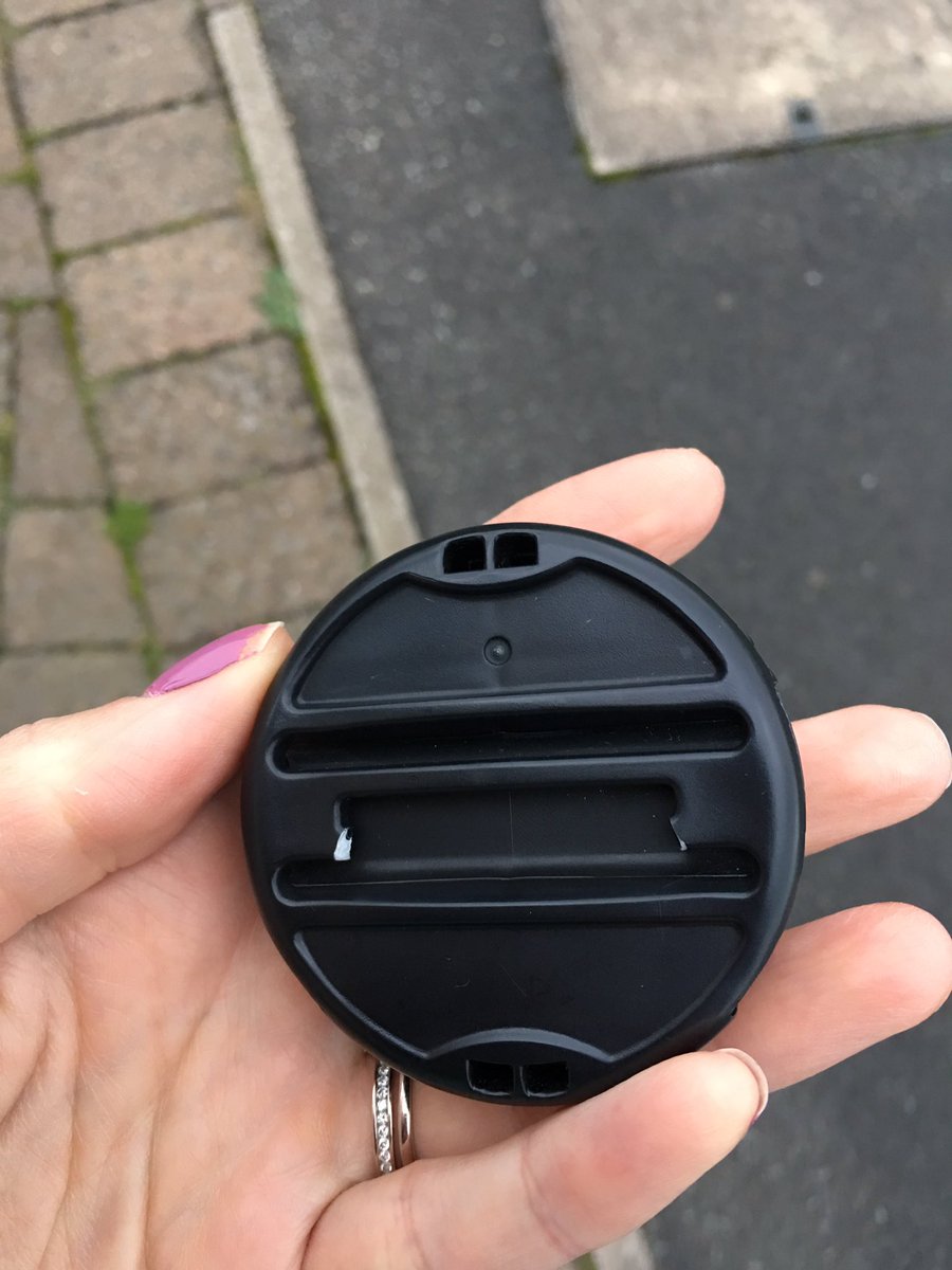 Camballs3000's tweet photo. @iCandyWorld the buckle has broken on my icandy peach which I bought last year. He has only been in the seat since March. Can you replace? https://t.co/RjVLXUF1Yh