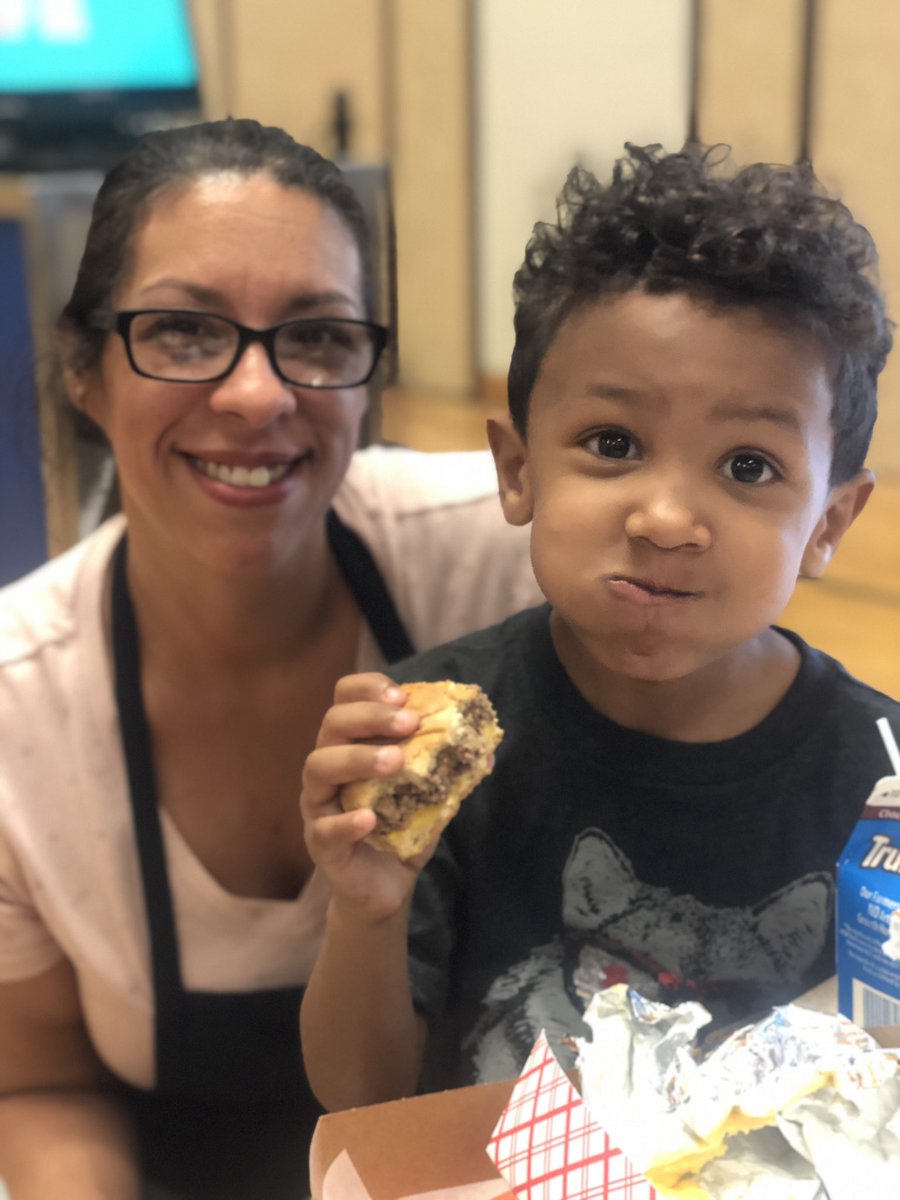 Quote of the day: “This is the best hamburger in the world!”<a href="/CleoComets/">Cleo Gordon Comets</a> <a href="/MegandThole/">Megan Thole</a> <a href="/FSUSD_Food/">Child Nutrition</a> <a href="/CoreyKrisc/">Kristin Corey</a> #welovehamburgerday
