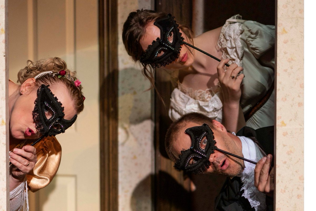 pborocathedral's tweet photo. How about some #JaneAusten in the beautiful Cathedral Cloisters tomorrow evening? #DOTProductions present Sense and Sensibility at 7pm. Tickets here https://t.co/nral7yhXNa #CambridgeHour https://t.co/NjQnpRhtqB