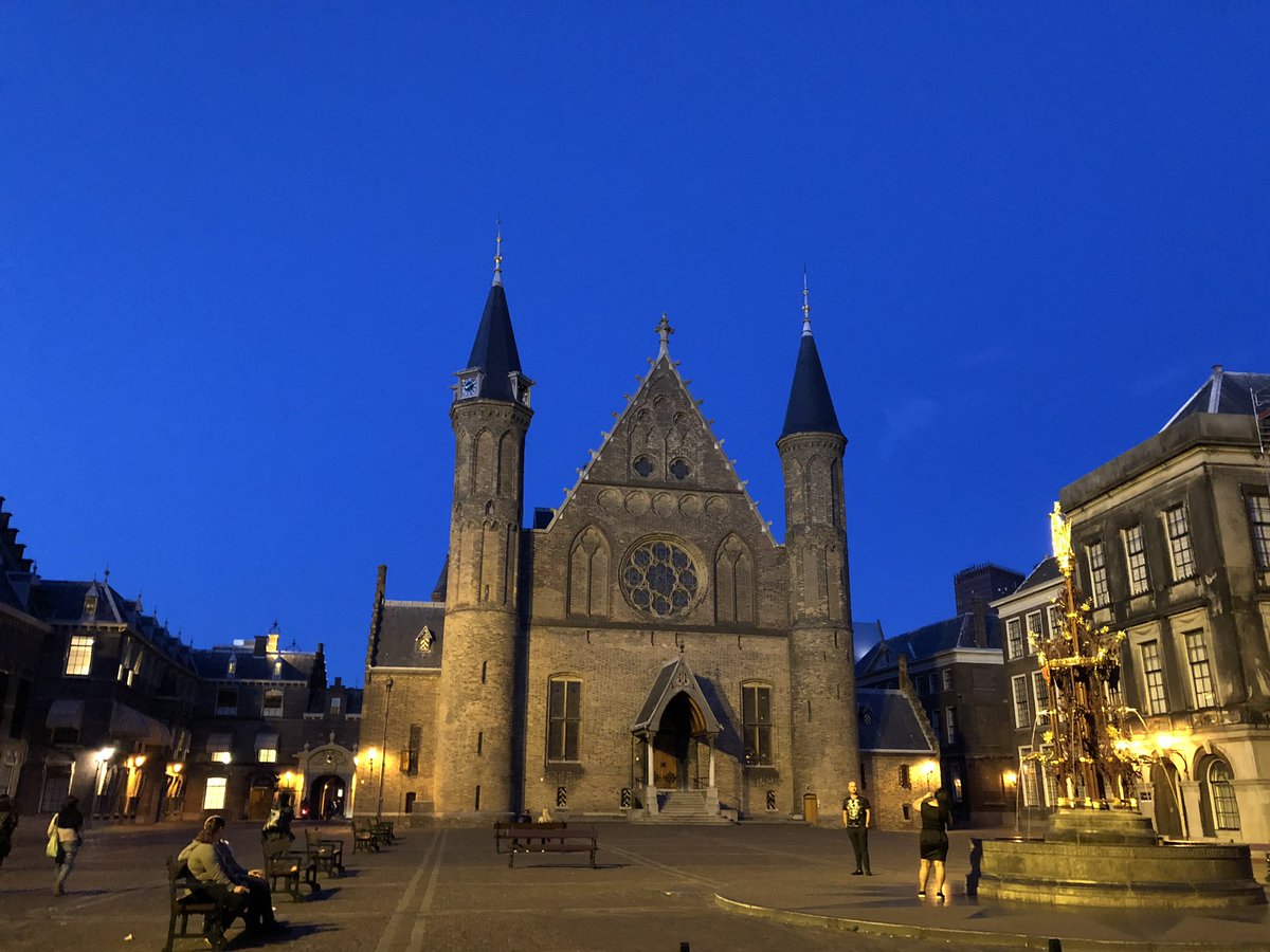 MsB_NL's tweet photo. The Hague is beautiful tonight #DenHaag #Skyline https://t.co/TDMEuid96k