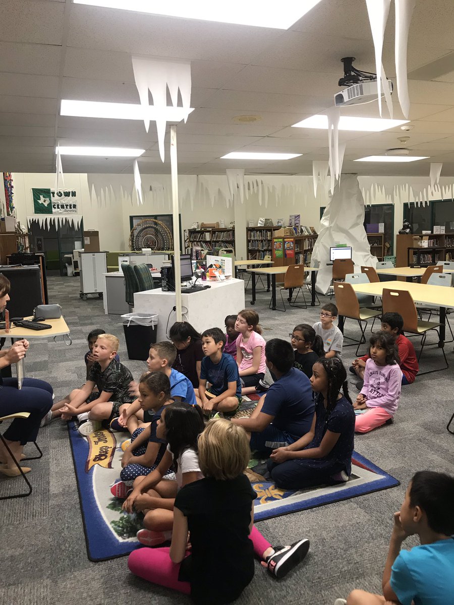 MissLimTCE's tweet photo. We love reading “snow” much! 📚💚❤️ Thank you @TCEReads! #tce4th https://t.co/laoW7WK1rx