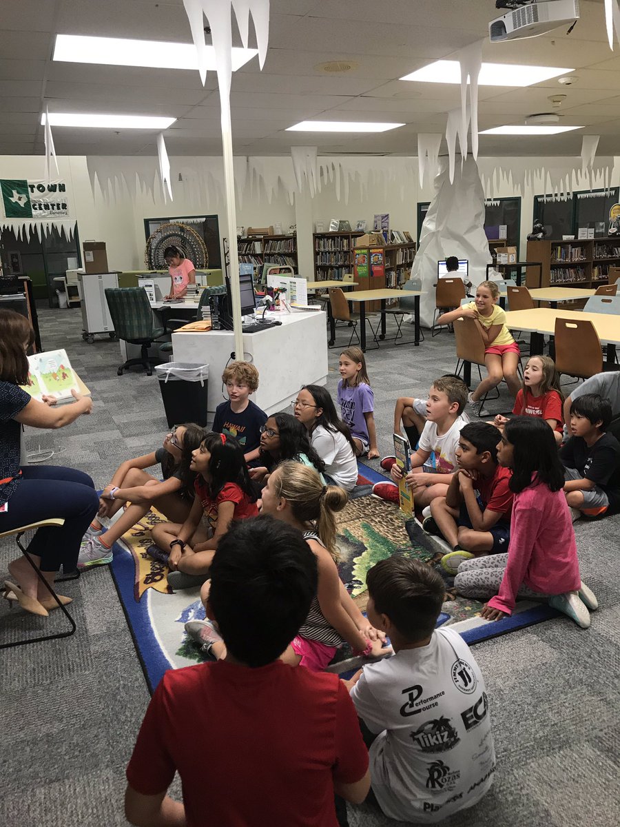 MissLimTCE's tweet photo. We love reading “snow” much! 📚💚❤️ Thank you @TCEReads! #tce4th https://t.co/laoW7WK1rx