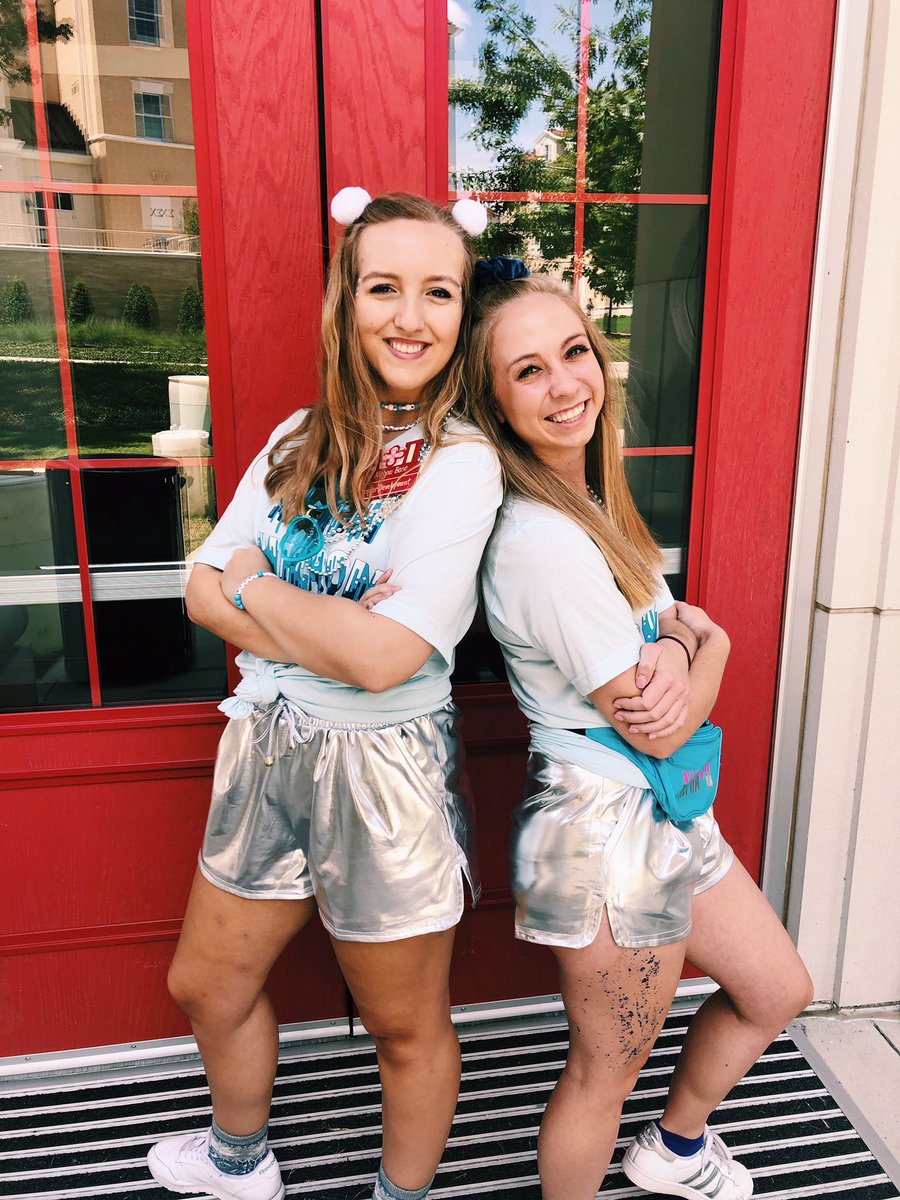 megibose99's tweet photo. this is way late but bid day, best freaking day ✨💙🤗❄️🎉🌨 https://t.co/QBZs3SG33P