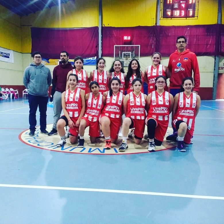 El día de mañana nuestra Rama Femenina U-13 se enfrentará en un duelo amistoso VS Escuela México a las 14:00 hrs.
Invitamos a todos los que quieran acompañar a nuestras niñas están cordialmente invitados ! 
Mañana en vivo vía Facebook 👀

#RAMAFEMENINA #CDVMENORES #AMISTOSO