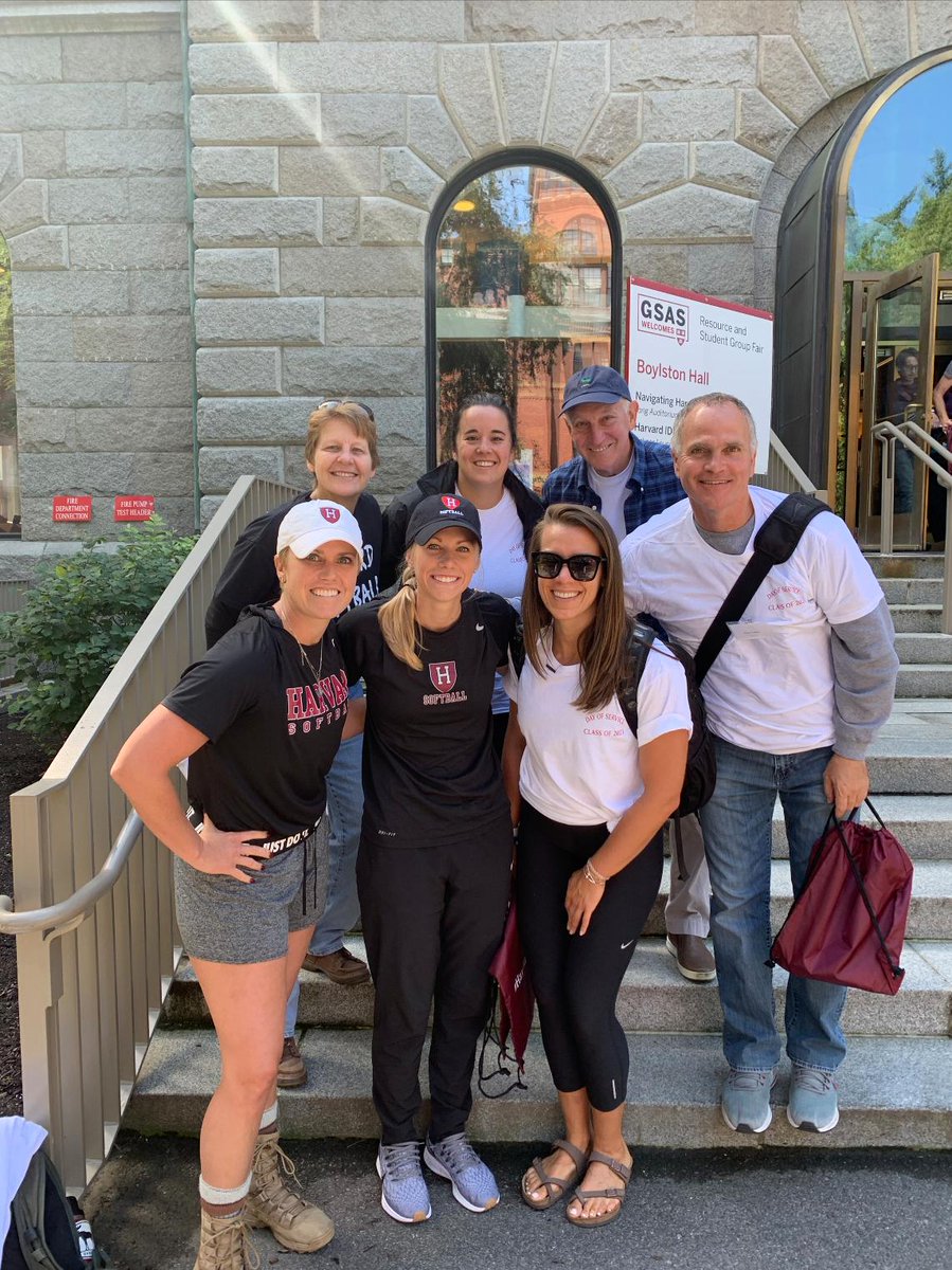 harvardcrimson's tweet photo. Today we were honored to lend a hand for the @harvard class of 2023 day of service! #GoCrimson https://t.co/RIcEGs3ESO