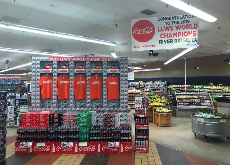 EastbankLL's tweet photo. Thanks so much to the River Ridge Breaux Mart and Coca Cola for supporting our incredible young men. https://t.co/L2h4vR453c