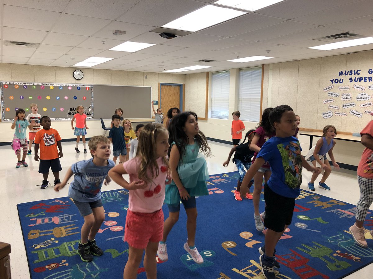 mrscaveLAES's tweet photo. 3rd grade performing movement to “A Ram Sam Sam” & 2nd grade dancing to GoNoodle. A fun day in music before a long weekend! @LakeAnneES #dolphinpride #firstweekLAES https://t.co/vvx27wMgFf