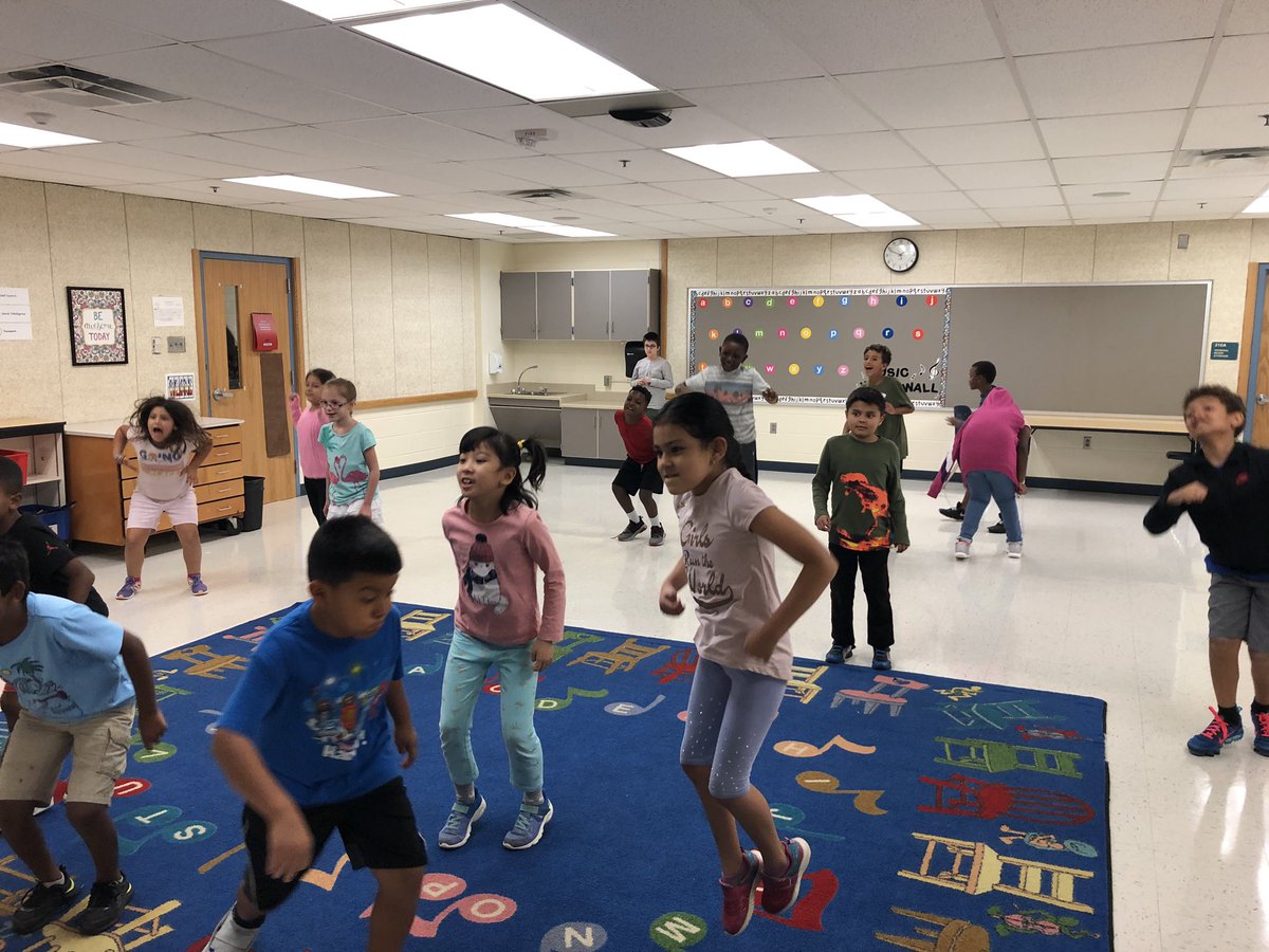 mrscaveLAES's tweet photo. 3rd grade performing movement to “A Ram Sam Sam” & 2nd grade dancing to GoNoodle. A fun day in music before a long weekend! @LakeAnneES #dolphinpride #firstweekLAES https://t.co/vvx27wMgFf