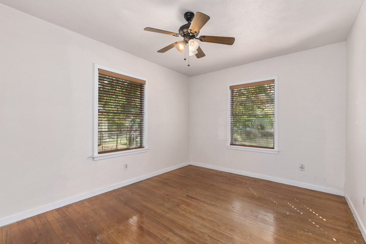 CandPTexas's tweet photo. Have you seen this? This charming home is 2 miles from Texas A&amp;M, 1743 Sq Ft, and has 3 BD/2BA. Best part its now available for sale or for lease at the even lower price of $159,500/ $1,150. Contact us now to schedule an appointment 979.703.1863.

https://t.co/j9bvE681ZD https://t.co/jlR6LU65AY