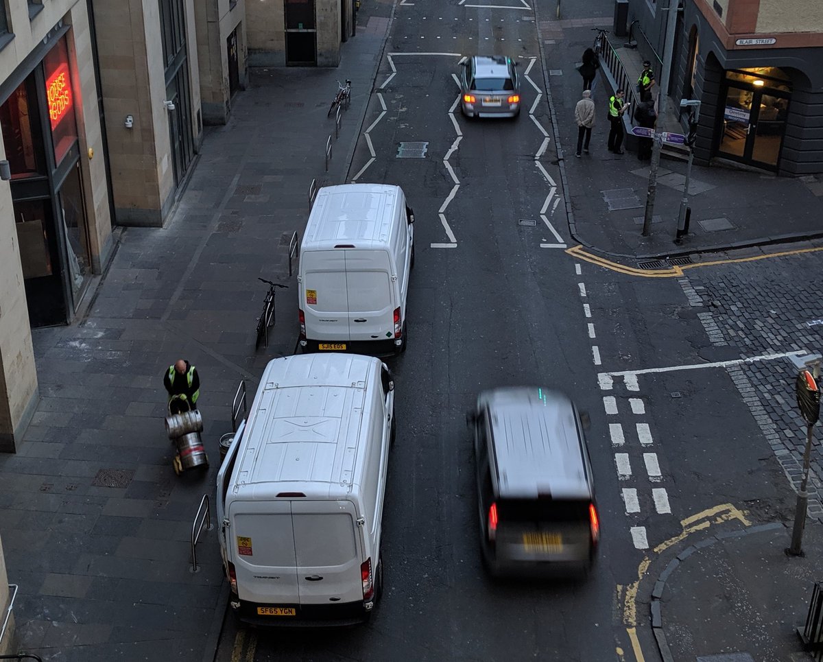 tesodb's tweet photo. Day 33: Road restrictions until 1 Sep.
3rd day of missing barriers/cones. 1 sign. An unloading van blocked the bus. 1 pavement blocked by parked vans.
@Edinburgh_CC @edinhelp @EdinburghPolice
@jomowat @CllrCMiller @lmacinnessnp
#SummertimeStreets #Cowgate #Candlemaker #Edinburgh https://t.co/BMzRTy6EBg