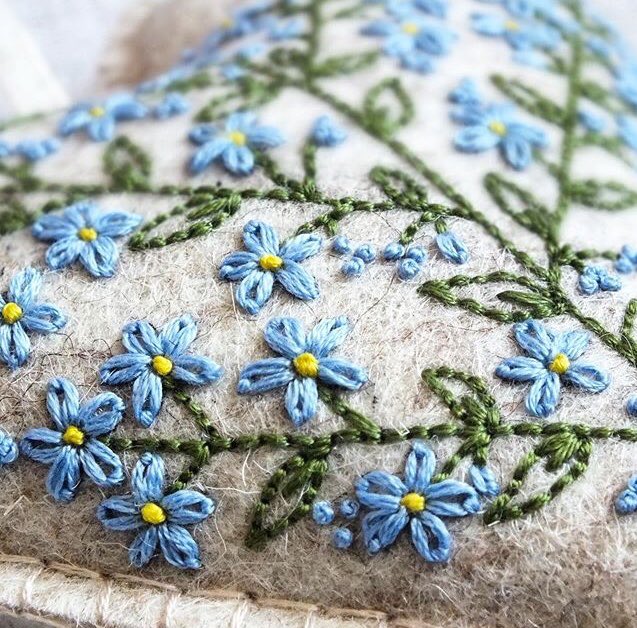 Embroidery details 💙

etsy.me/2L4pPxB

#hannahburburydesigns #details #embroidery #embroideryflowers #embroiderydetails #flowerlovers #closeup #photography #handmade #etsyuk #etsyshop #lovewhatyoudo #embroideryflowers #embroiderylovers #stitchersgonnastitch #sewinglovers