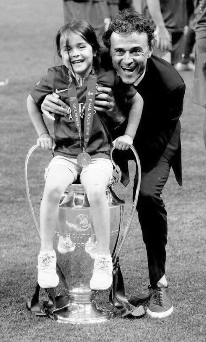 ActuFoot_'s tweet photo. Luis Enrique a annoncé dans un communiqué le décès de sa fille Xana, atteinte d'une tumeur, à l'âge de 9 ans.

RIP. 🌹 https://t.co/Fl68ZNWuY0