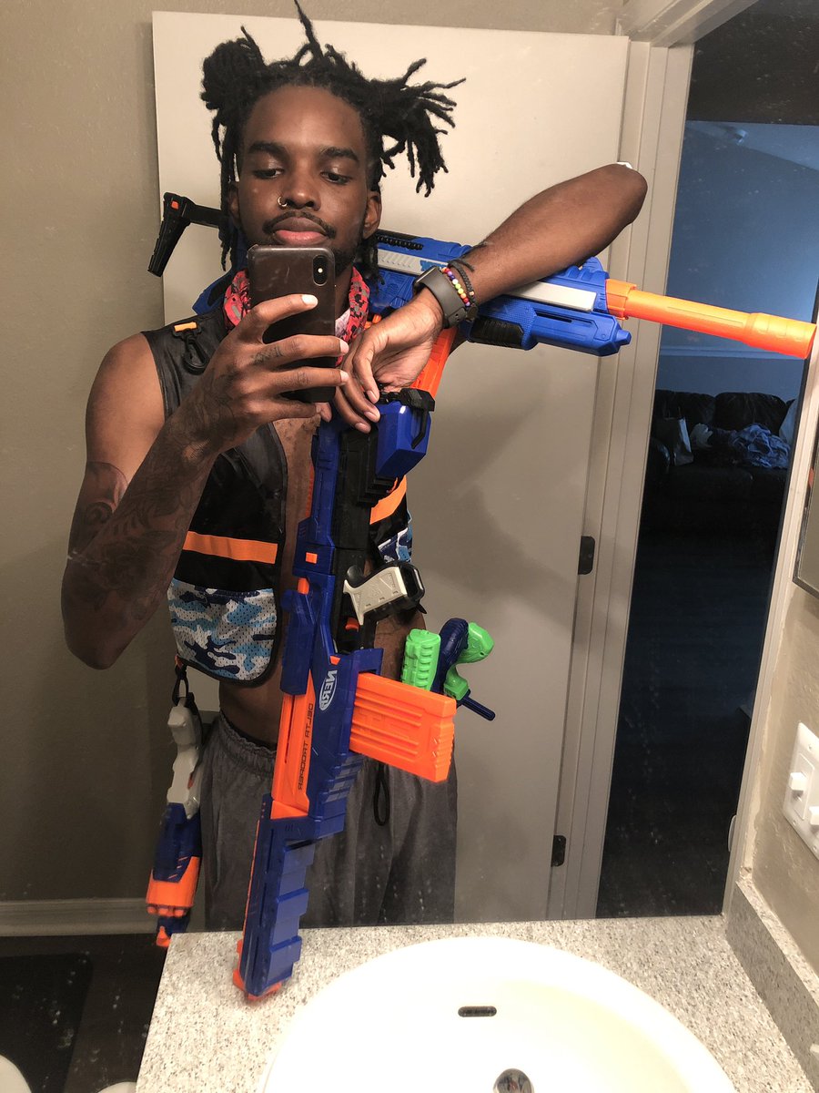 majin pink seats car sneak go boo 💕

for all my spotify homies 

open.spotify.com/album/2yOkZIES…