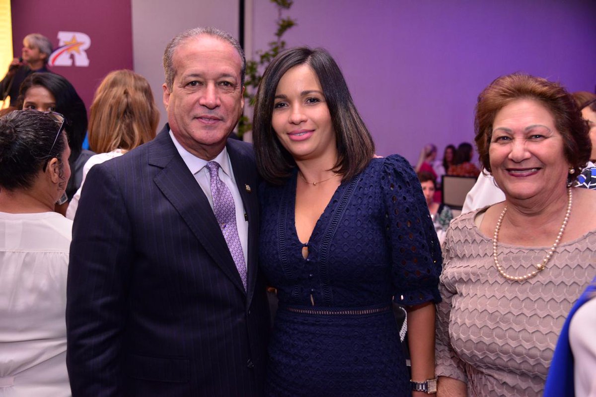 KattyValdez12's tweet photo. Seguimos y estamos firmes con Reinaldo Pared porque es la historia del PLD, por su hoja de vida política, transparencia y honestidad #MujeresconReinaldo #Reinaldo2020 https://t.co/ikPoe92glf