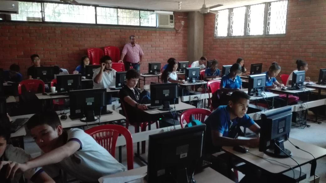alejoalvgut's tweet photo. SENA CIDT programa articulacion con la media colegio Intecoba. Formacion Tecnicos en sistemas. 29/08/2019 https://t.co/puMjN6DGik