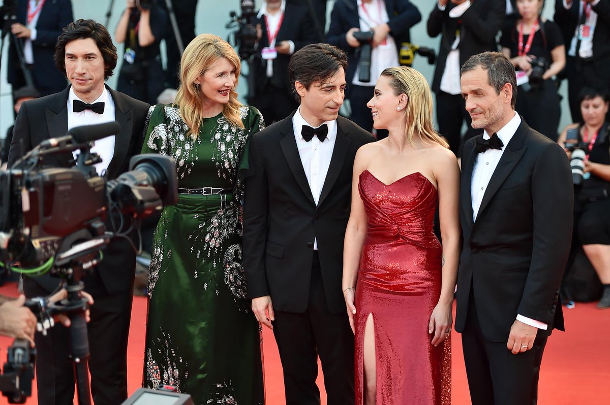 NetflixIT's tweet image. Il cast di Storia di un matrimonio sul red carpet di #Venezia76.
Non fatevi ingannare dalle facce sorridenti e prendete dei fazzoletti. Durante il film ne avrete bisogno 😭