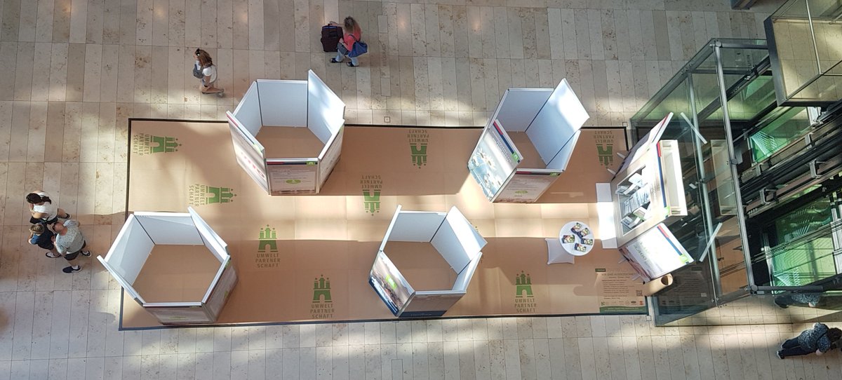 noch morgen in der #europapassage die #Ausstellung der #Umweltpartnerschaft #Hamburg alles auf 40qm #paprfloor #sustainable #flooring