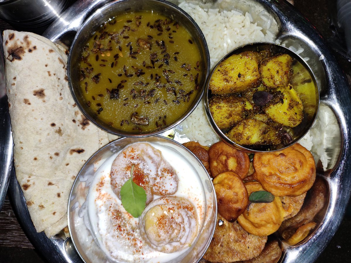 RajpootSumita's tweet photo. Shri #Krishna #Chhati🤗🤗 Pujan Bhog...🍛 jai Ho Bal #Gopal ki...🤗🤗  Shri #Radhye...💖🤗💖🙏🙏 https://t.co/NHuR5EUxAL