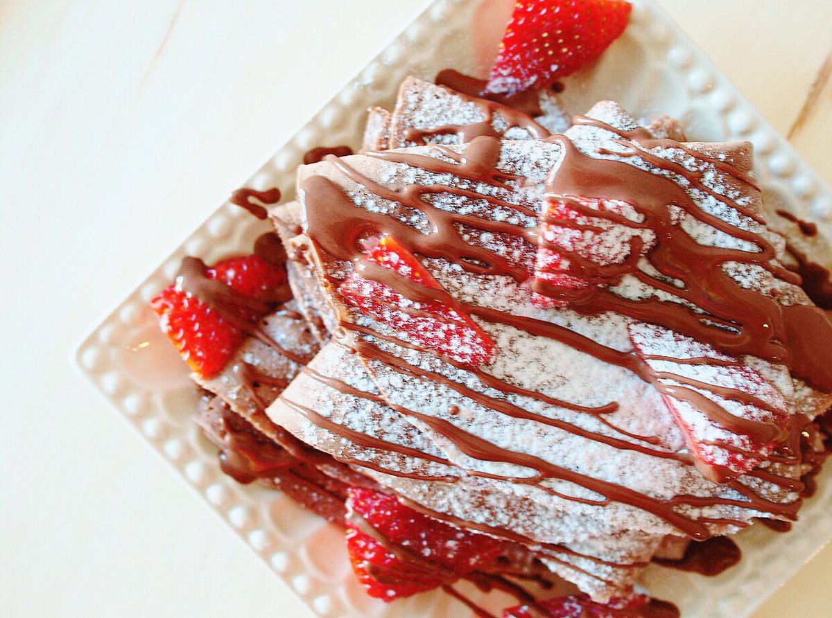 farinupusa's tweet photo. Strawberries &amp; Chocolate: romantic, delicious, classic, and always a good idea. 🍫🍓🍫🍓
We made chocolate crepes simple by adding cocoa powder to our crepes mix (add 2 tbsp per 1 cup of mix) and following package instructions. This only takes 10 MINUTES including cook time. https://t.co/6jgKme3MMT