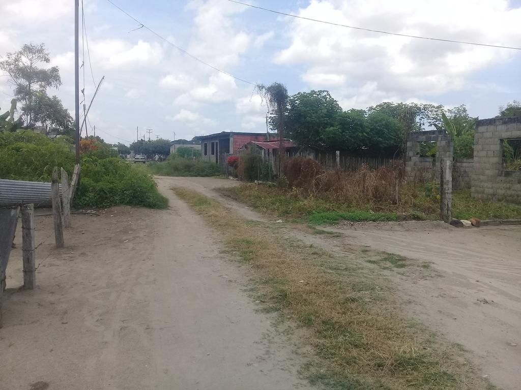 Vecinos del sector Las Acacias exigen al alcalde de Sucre mejoras de las vías de penetración, alumbrado público y recolección de desechos así mismo alertan sobre proliferación de zancudos. Al mismo tiempo, elevan el llamado a los cuerpos de seguridad para labores de patrullaje