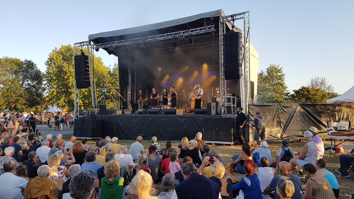 RDV_Erdre's tweet photo. Nort-sur-Erdre fête le jazz et le nautisme ! #rdverdre #belleplaisance #festival https://t.co/YeHZuLh2Uw