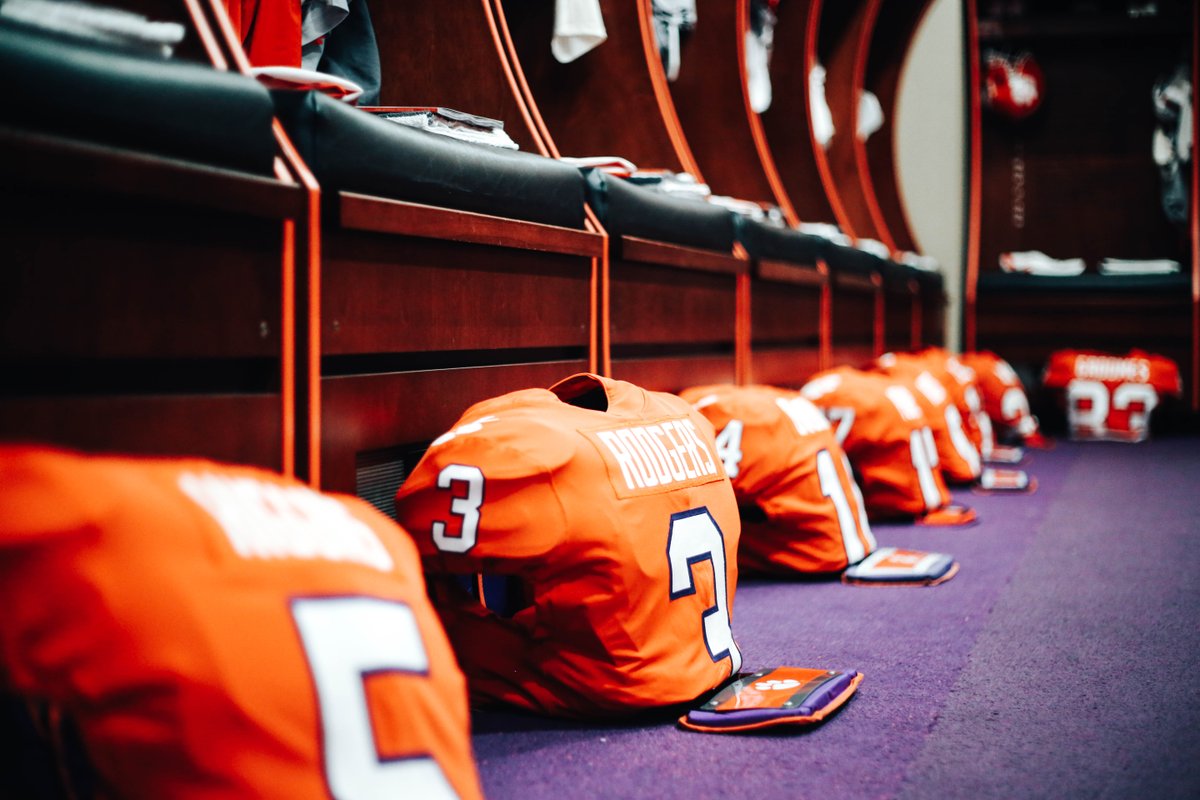 ClemsonFB's tweet photo. Locker room 📷✅ #ALLIN https://t.co/f5MUCGlxnN