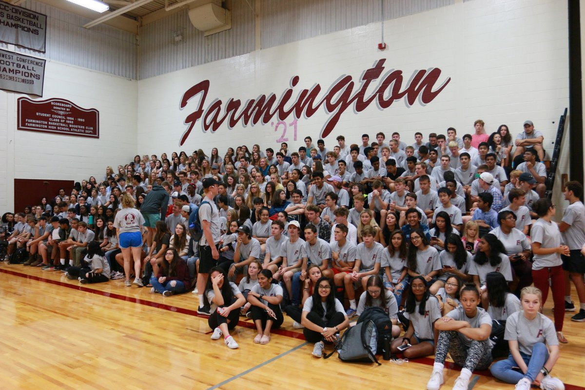 1FarmingtonHS's tweet photo. One School, One Community, One Us!  We BELIEVE!  Proud of the energy, enthusiasm, and school spirit at FHS! https://t.co/FNvmaIk4mL