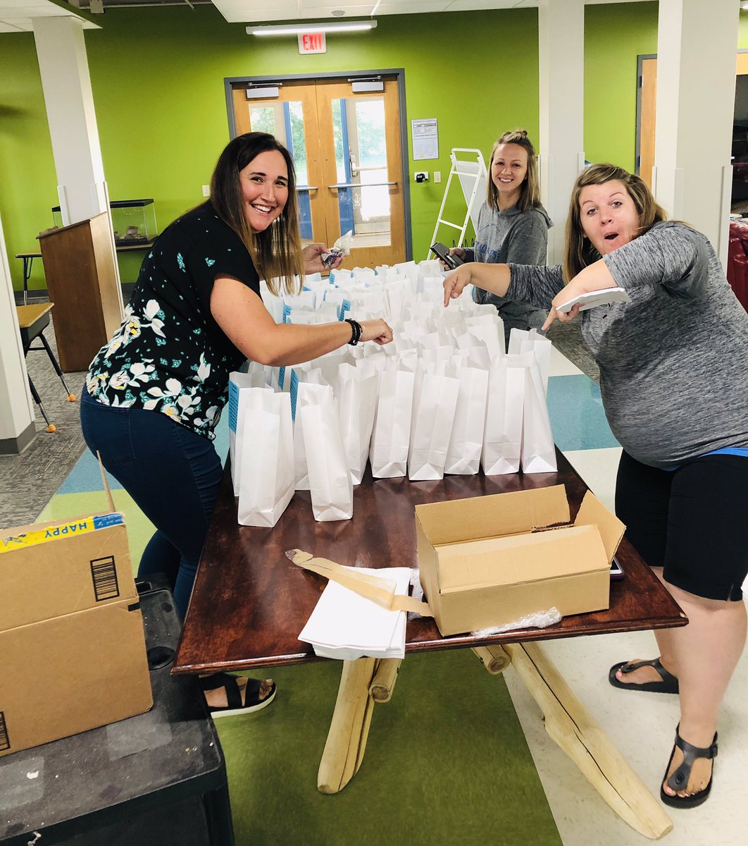 OSCLODIPRIDE's tweet photo. Packing goodie bags for OSC Kick Off tonight from 4~ 6 pm! https://t.co/l5UKaj8f6w
